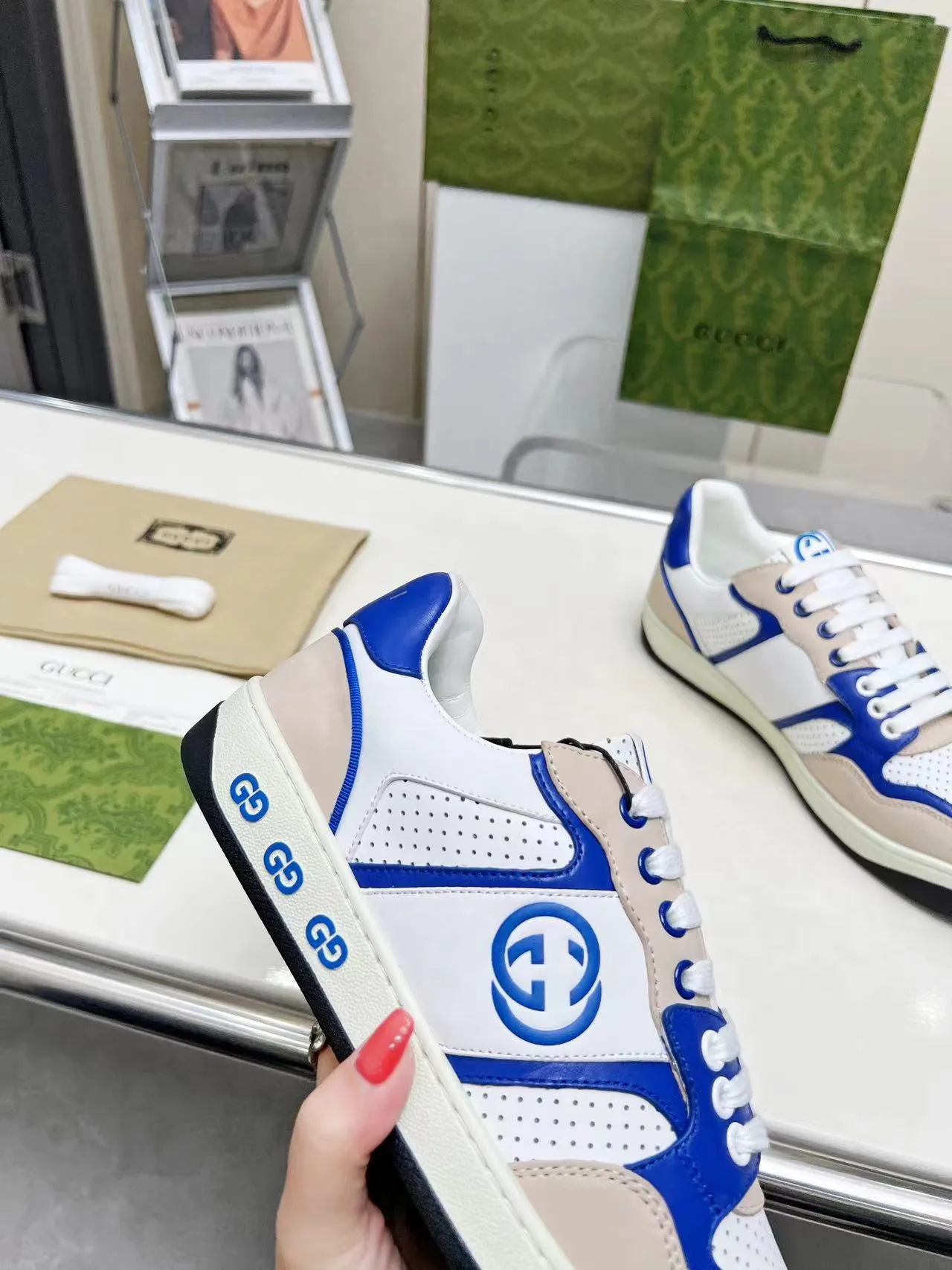 P620 💞💞Gucci G Home’s latest popular sports shoes, couple’s style, casual, retro white shoes 🌸🌸🌸 New popular series. The exquisite and compact interlocking double G logo romantically interprets the aesthetic concept of this series. Made of off-white leather, retro inspiration is cleverly blended into the sneaker design to reinterpret the brand logo. Exquisitely packaged at the delivery counter 🛍📦 ▪️Fabric: Original custom-made imported first-layer cowhide leather ▪️Lining: Original custom-made imported cowhide lining ▪️Outsole: Original molded two-color TPU outsole ▪️Size: Women's 35-40 / Men's 39-45